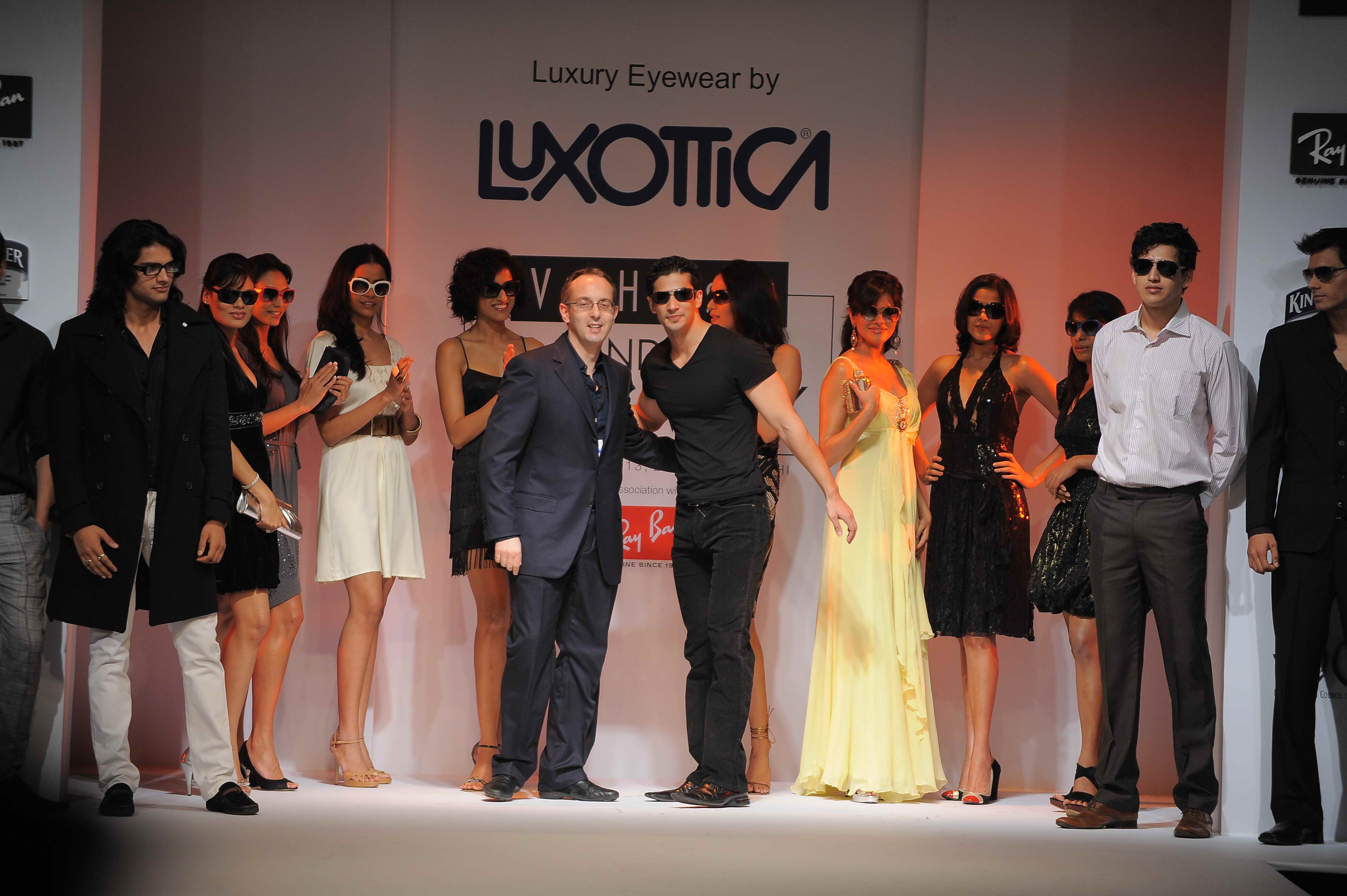 Van Heusen India Mens Week 2009-10-11