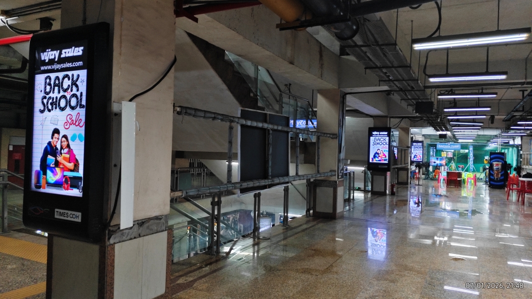 Vijay Sales branded TV crowners @ 12 Mumbai Metro Stations – 2020