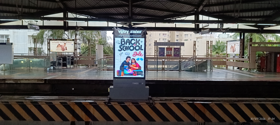 Vijay Sales branded TV crowners @ 12 Mumbai Metro Stations – 2020