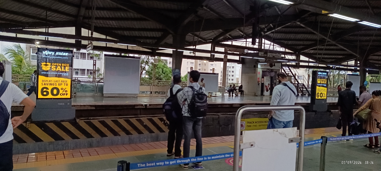 Vijay Sales branded TV crowners @ 12 Mumbai Metro Stations – 2020